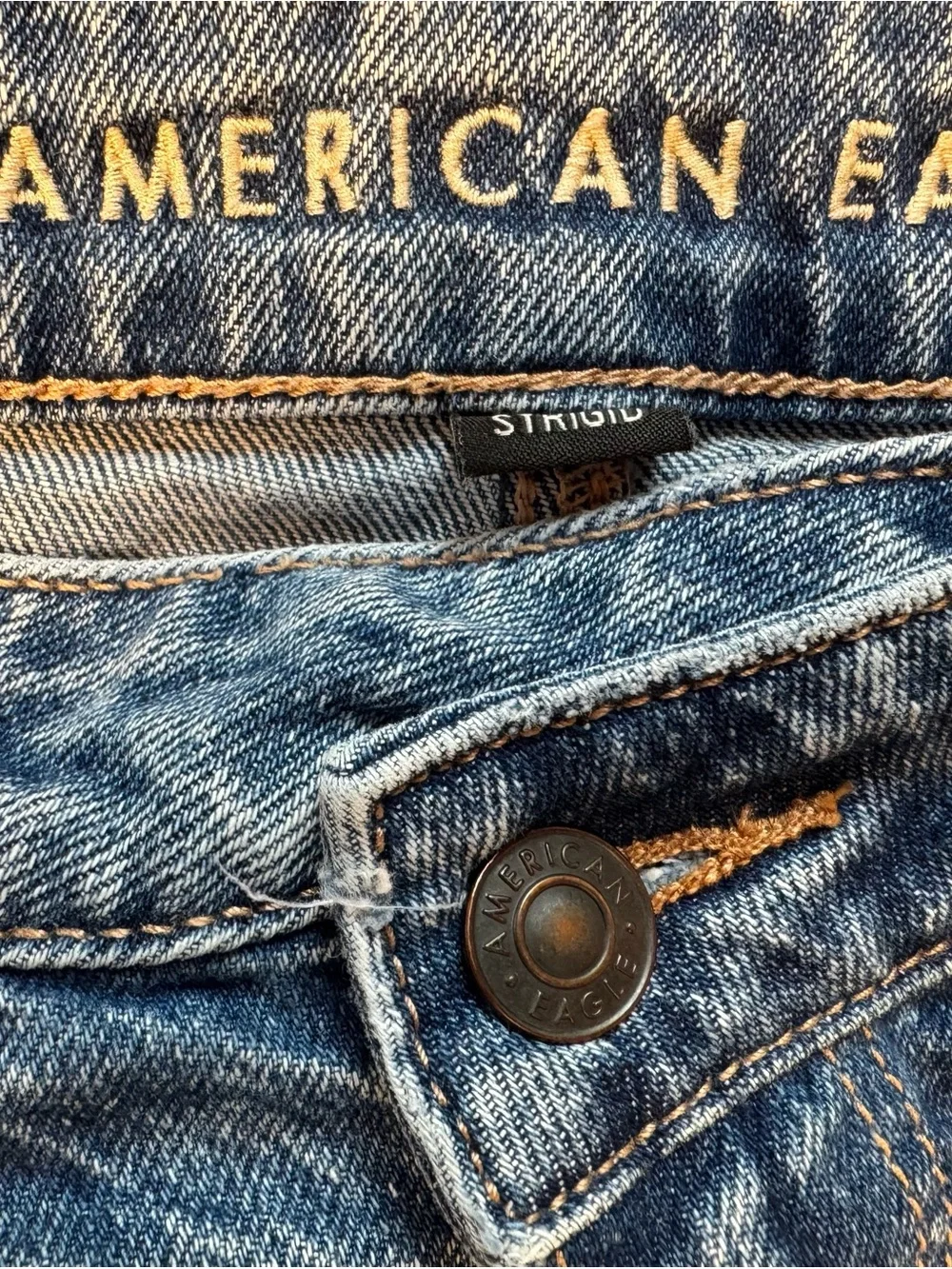 Y2K American Eagle Mom Shorts Size 10- Distressed Light Wash-Frayed Hem GUC